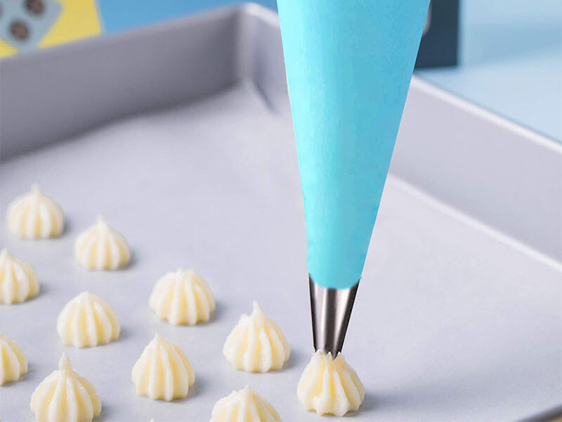 silikon-krema-torbasi-seti-krema-sikma-torbasi-seti-25709-72-K.jpg Silikon Krema Torbası - Krema Sıkma Torbası Seti Yıldız Uç - Görsel 1